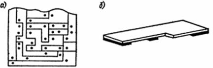 Рисунок печатной платы (а) и специальная линейка (б)